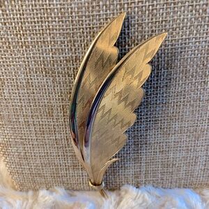 Coro Vintage Gold Tone Elongated Leaf Pegasus Brooch